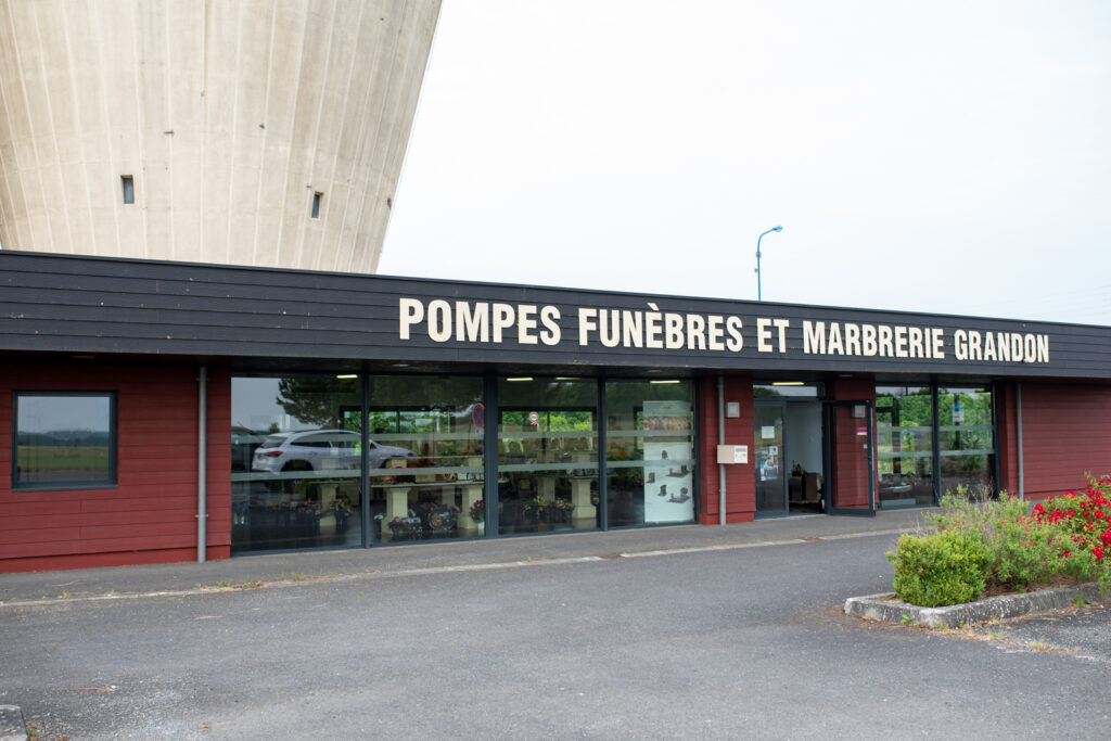 exterieur pompes funebres grandon