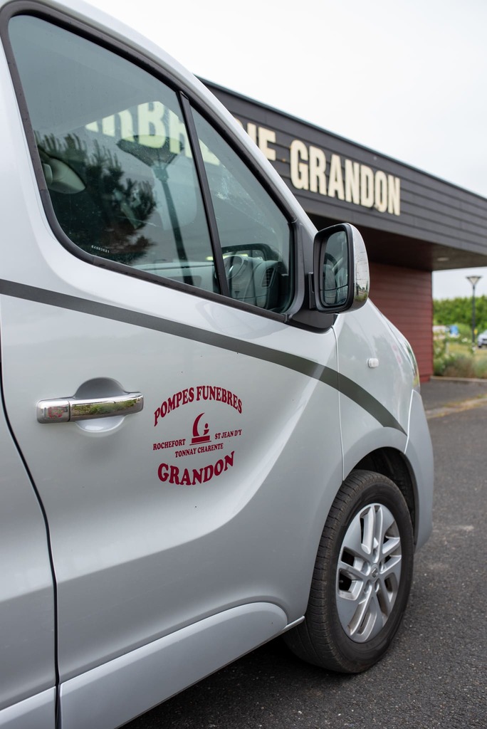 corbillard de pompes funebres grandon